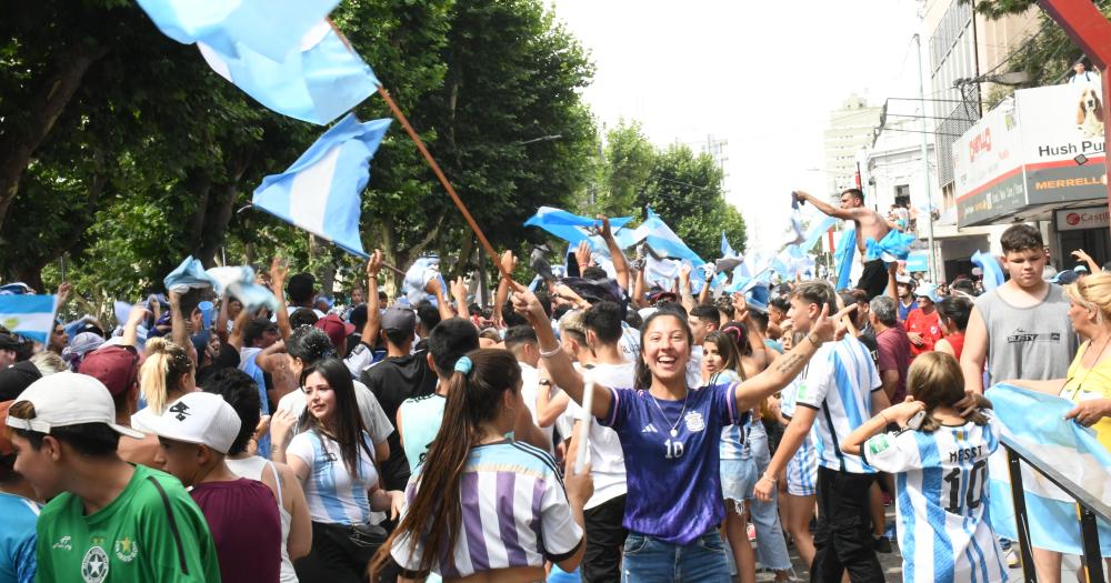 Argentina es campeoacuten del mundo y el pueblo estaacute en la calle