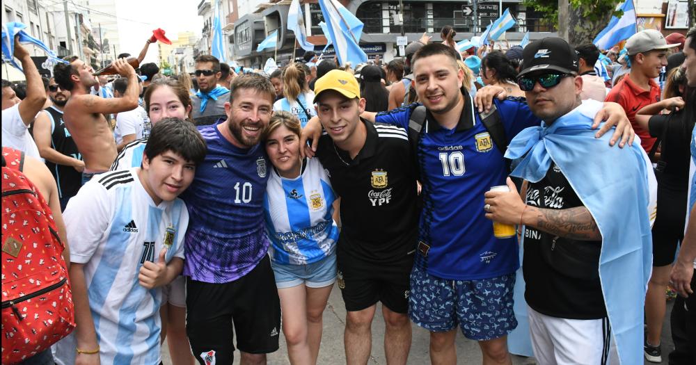 Argentina es campeoacuten del mundo y el pueblo estaacute en la calle