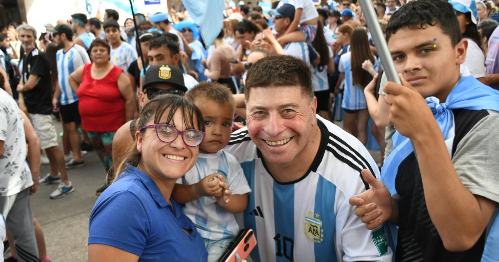 Argentina es campeoacuten del mundo y el pueblo estaacute en la calle