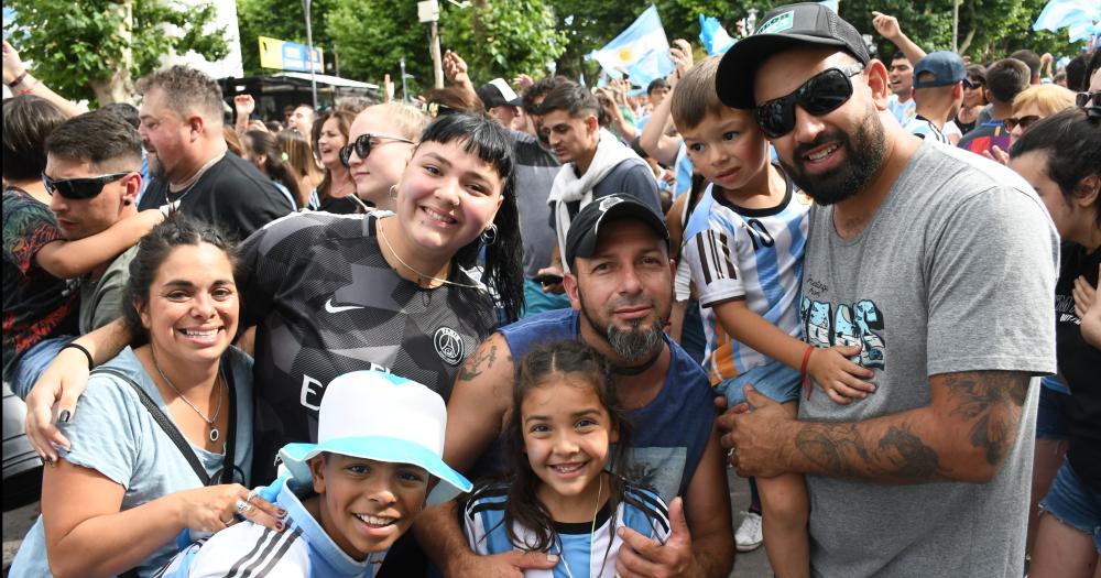 Argentina es campeoacuten del mundo y el pueblo estaacute en la calle