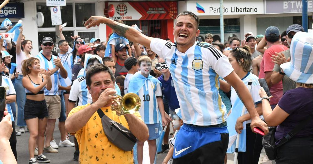 Argentina es campeoacuten del mundo y el pueblo estaacute en la calle