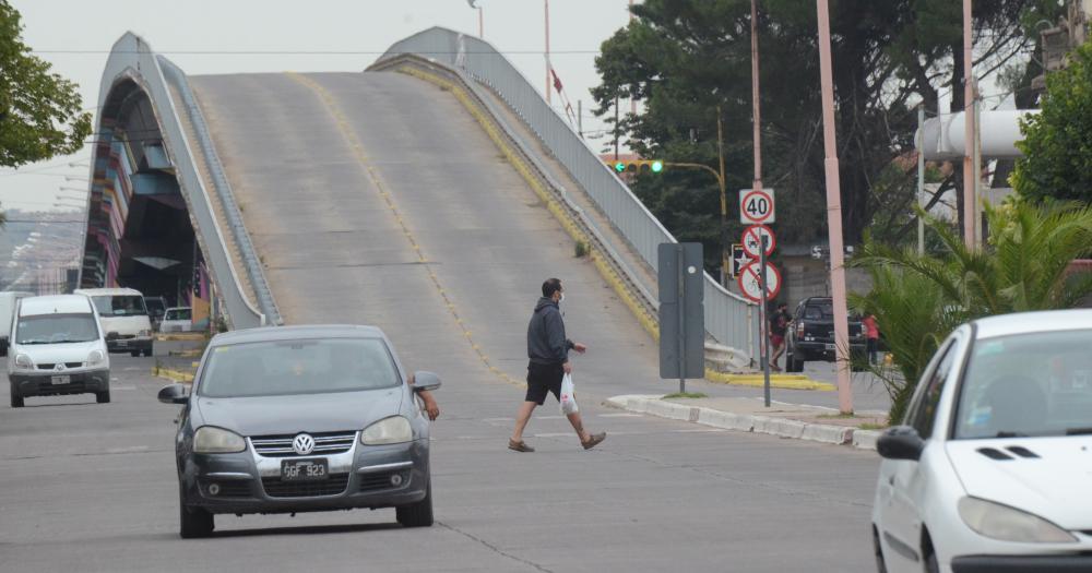 Este martes el puente de la Coloacuten estaraacute cerrado por limpieza