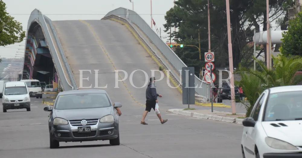 Los trabajos de limpieza del puente de la Coloacuten se reprogramaron para el jueves