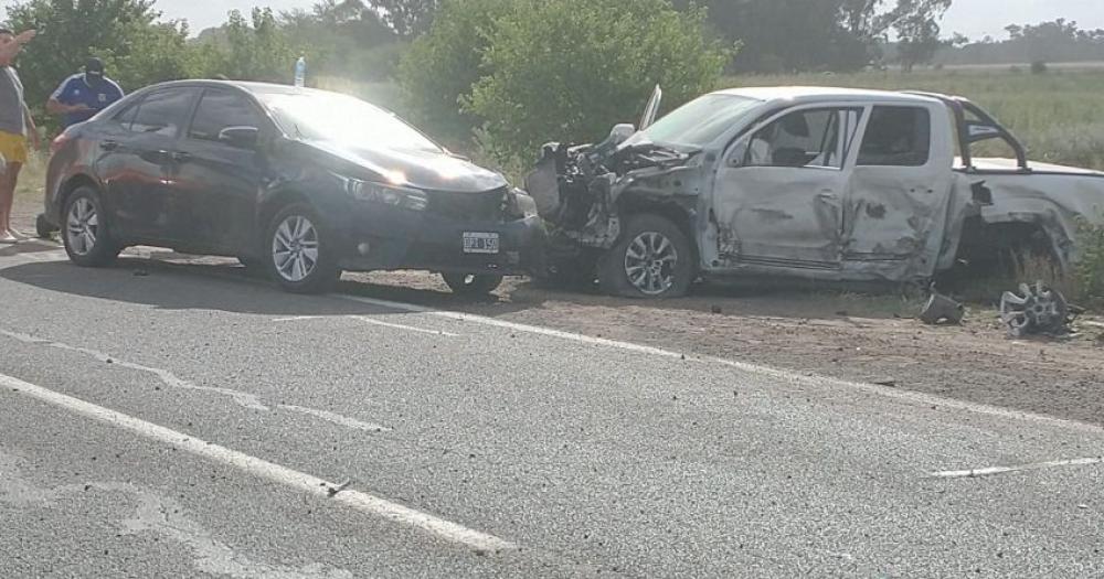 Una familia olavarriense protagonizoacute un cuaacutedruple choque en la ruta 205