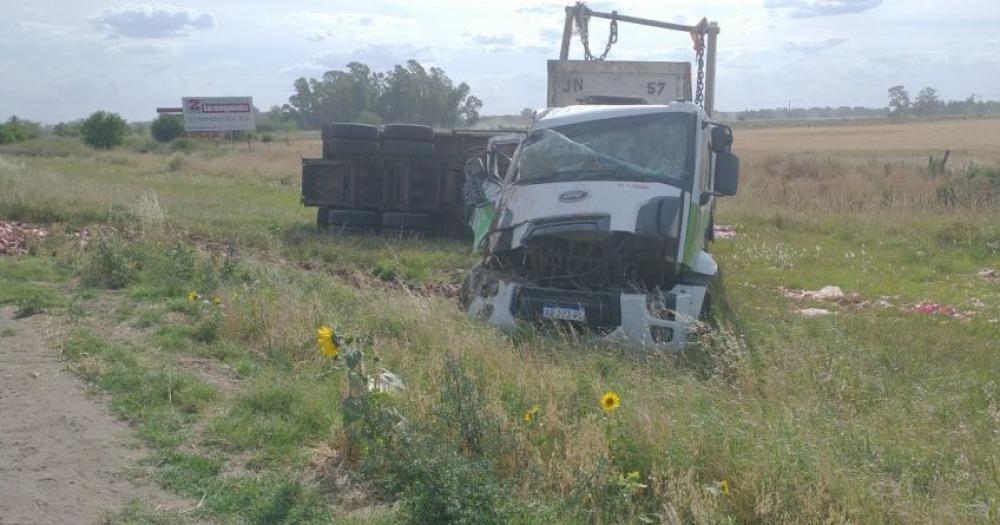 Una familia olavarriense protagonizoacute un cuaacutedruple choque en la ruta 205