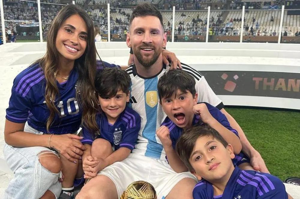 Messi se emocionoacute con un texto de Hernaacuten Casciari- Con Antonela nos pusimos a llorar