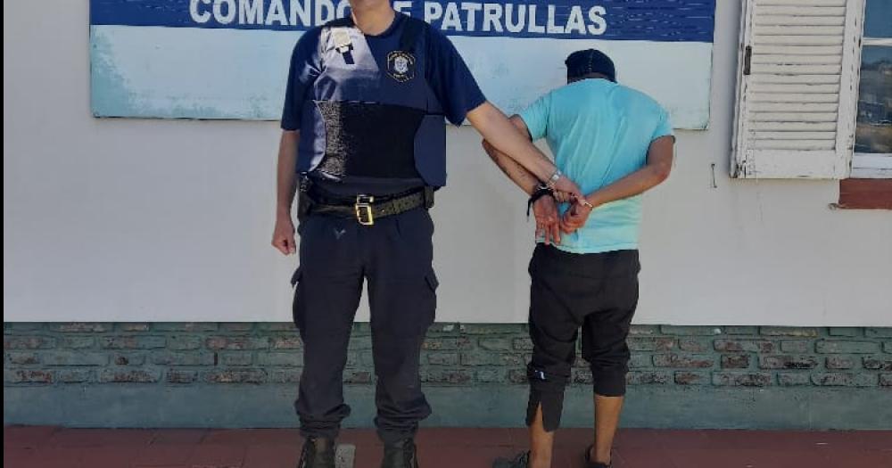 Alteroacute el orden puacuteblico en estado de ebriedad y terminoacute detenido