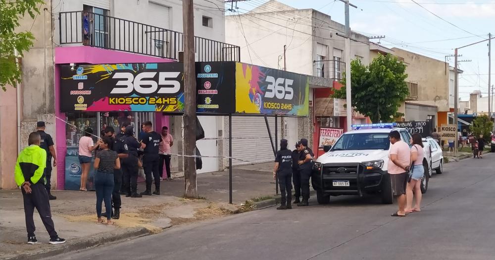 Un hombre se atrincheroacute en un kiosco y amenazoacute con suicidarse