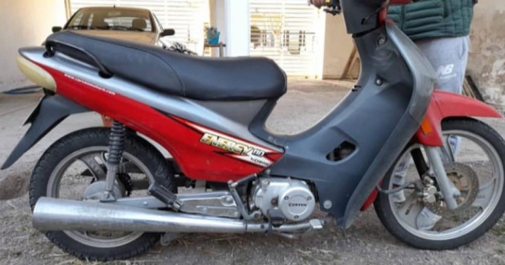 Le robaron la moto y solicita ayuda para recuperarla