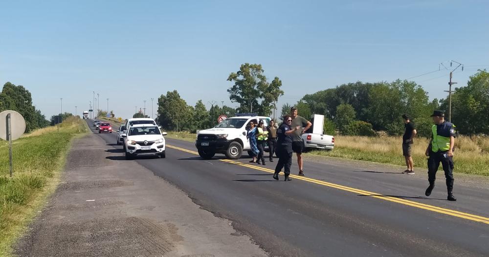 Una mujer se encuentra grave tras ser impactada por un camioacuten en ruta 226