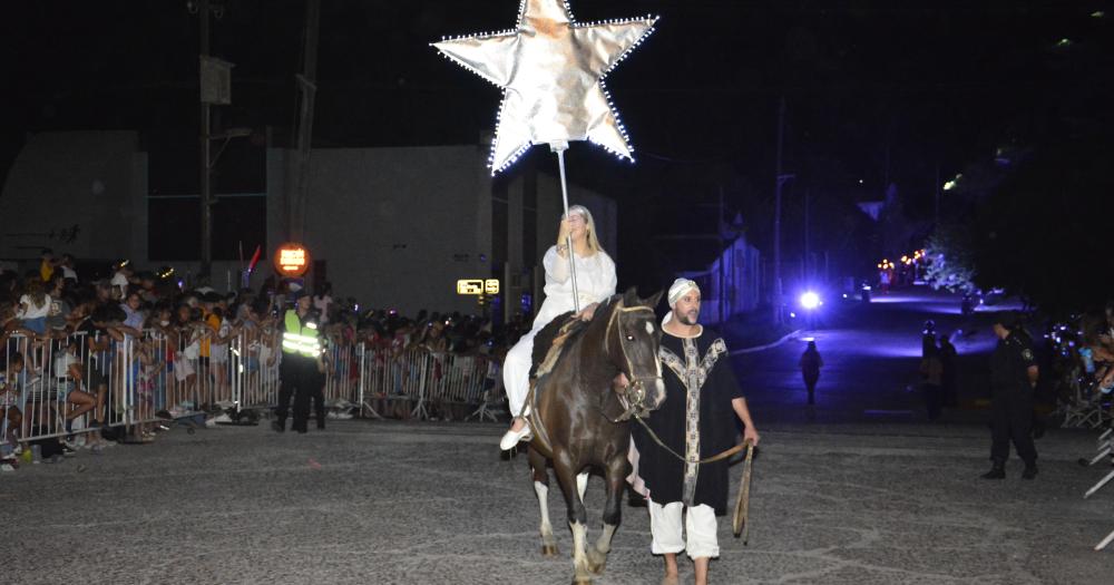 En una noche maacutegica se revivioacute la ilusioacuten con la llegada de Melchor Gaspar y Baltazar