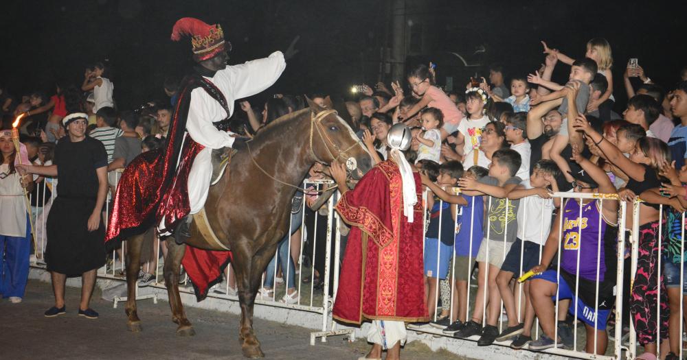 En una noche maacutegica se revivioacute la ilusioacuten con la llegada de Melchor Gaspar y Baltazar