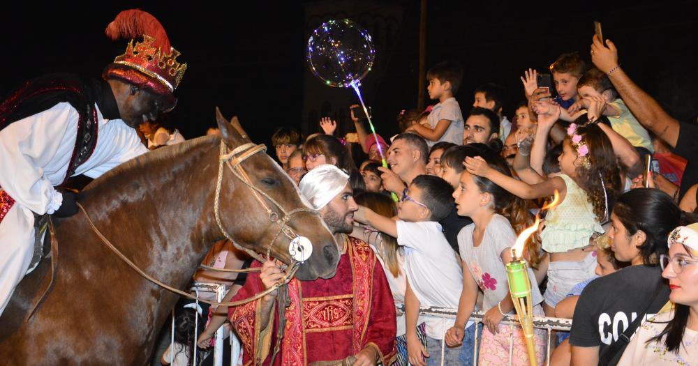 En una noche maacutegica se revivioacute la ilusioacuten con la llegada de Melchor Gaspar y Baltazar