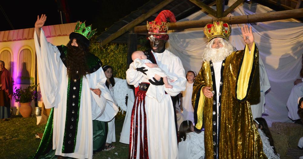 En una noche maacutegica se revivioacute la ilusioacuten con la llegada de Melchor Gaspar y Baltazar