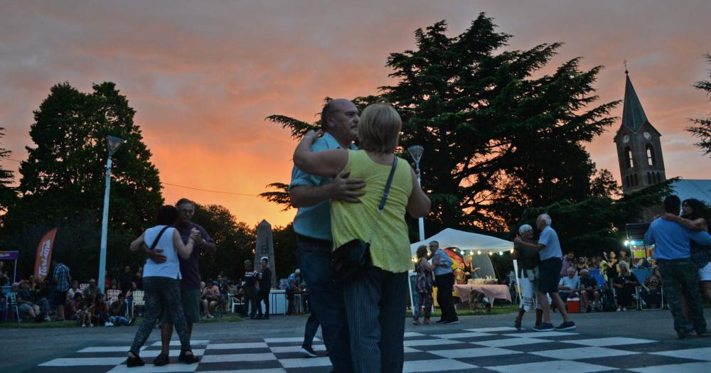 Este domingo se realizoacute el acto protocolar por el 136deg aniversario de Hinojo