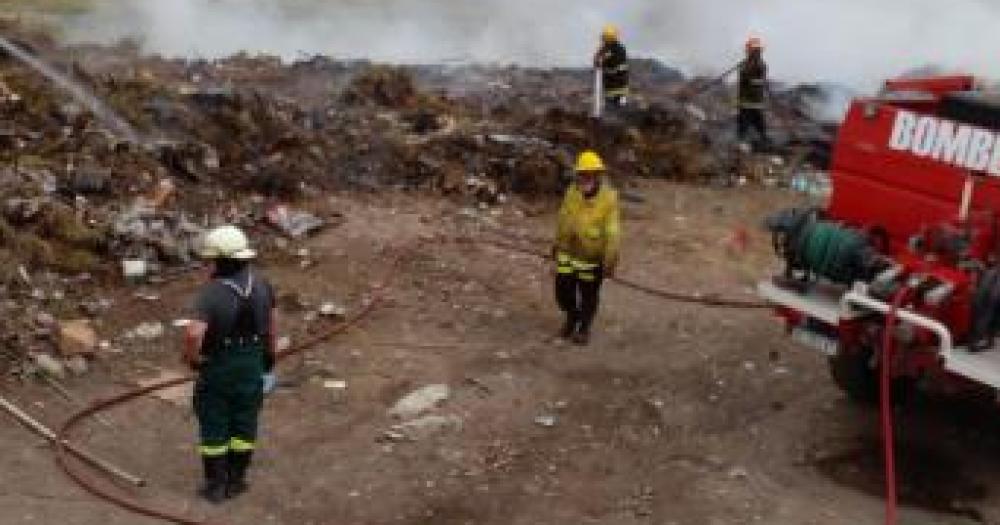 Incendio y preocupacioacuten en el basurero lamatritense