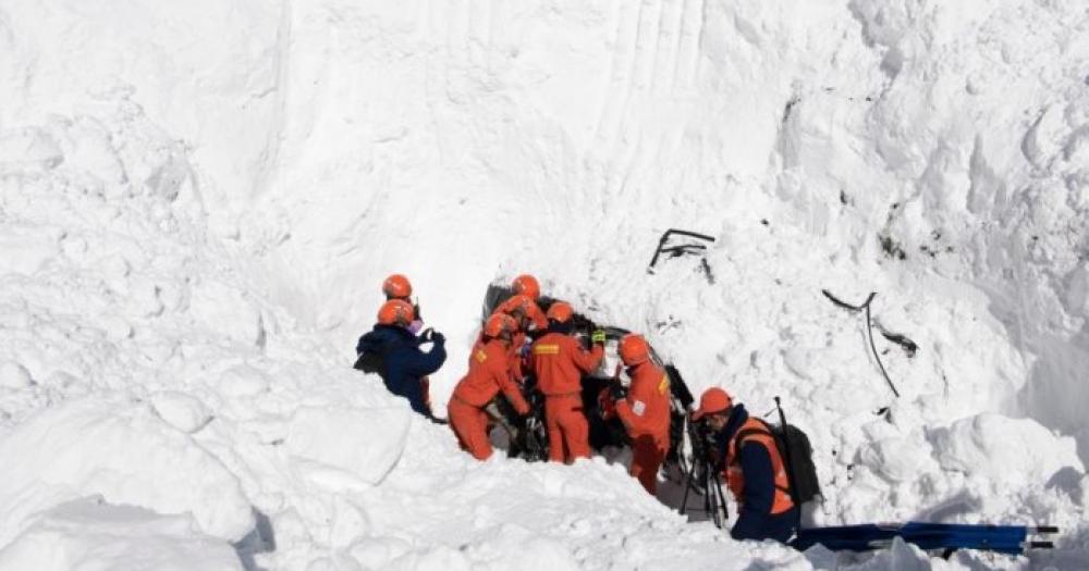 Al menos 28 personas murieron por una avalancha en el Tiacutebet