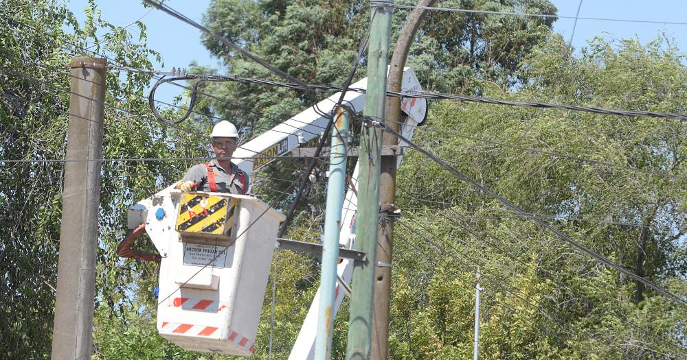 Se reestablecioacute el servicio eleacutectrico en los barrios 12 de Octubre y Reneacute Favaloro