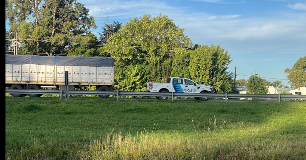 Se le desprendioacute el acoplado a un camioacuten en el acceso a la ciudad