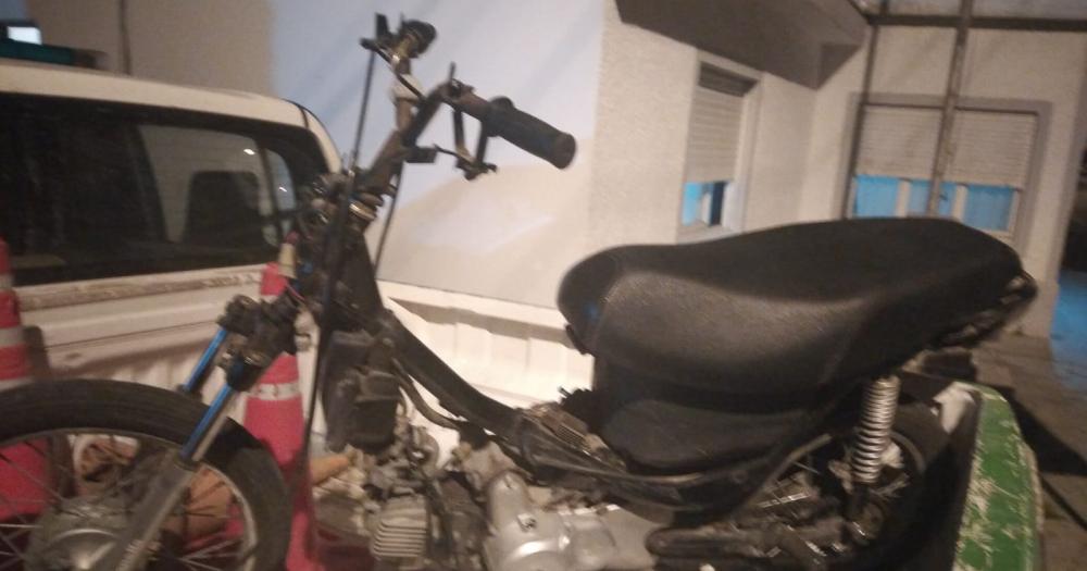 Villa Alfredo Fortabat- hallaron una moto que teniacutea pedido de secuestro