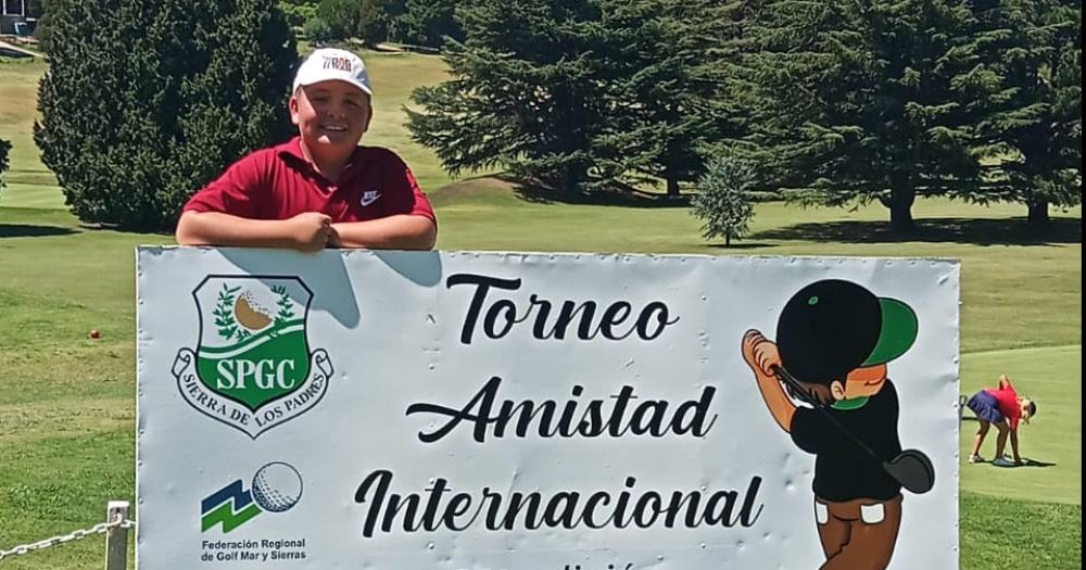 Avanzan los golfistas bataraces 