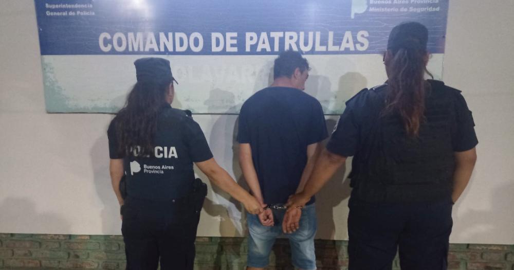 Aprehendieron a tres joacutevenes que asaltaron y amenazaron a una mujer