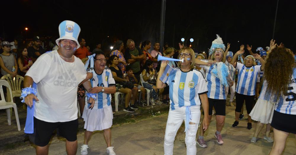 Las mejores fotos de la primera noche de los Corsos en Olavarriacutea