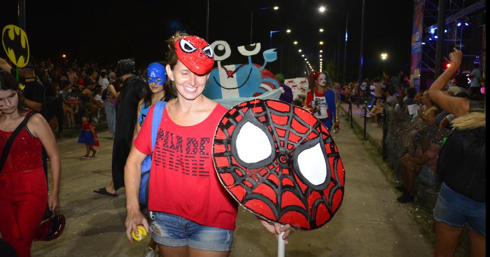 Las mejores fotos de la primera noche de los Corsos en Olavarriacutea