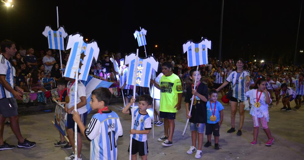 Las mejores fotos de la primera noche de los Corsos en Olavarriacutea