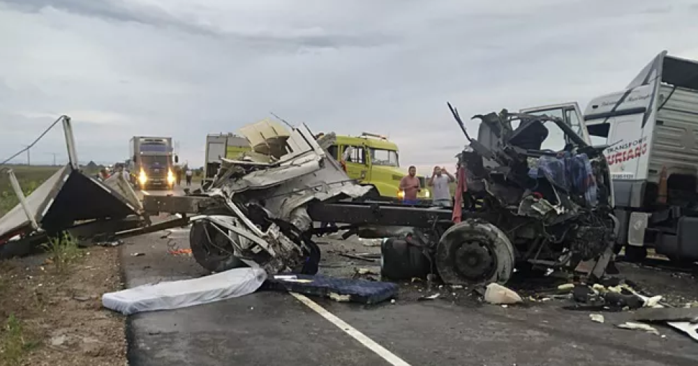 Fuerte choque entre dos camiones en la ruta 51