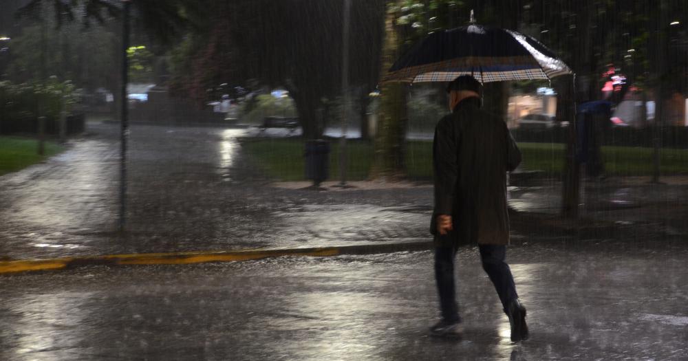 Tras el calor agobiante del fin de semana finalmente llegoacute la lluvia a Olavarriacutea