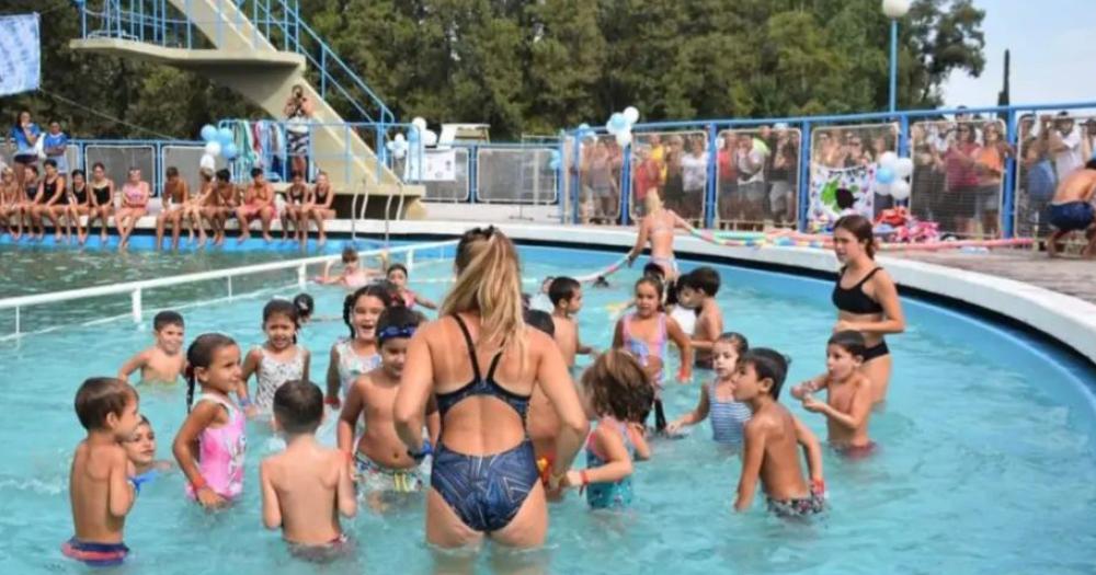 Loma Negra despidioacute el verano en la pileta