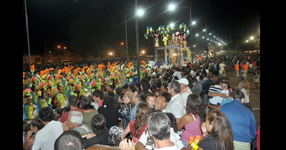 En el Corsódromo del Parque Eva Perón finalizaban los Corsos Oficiales 2013