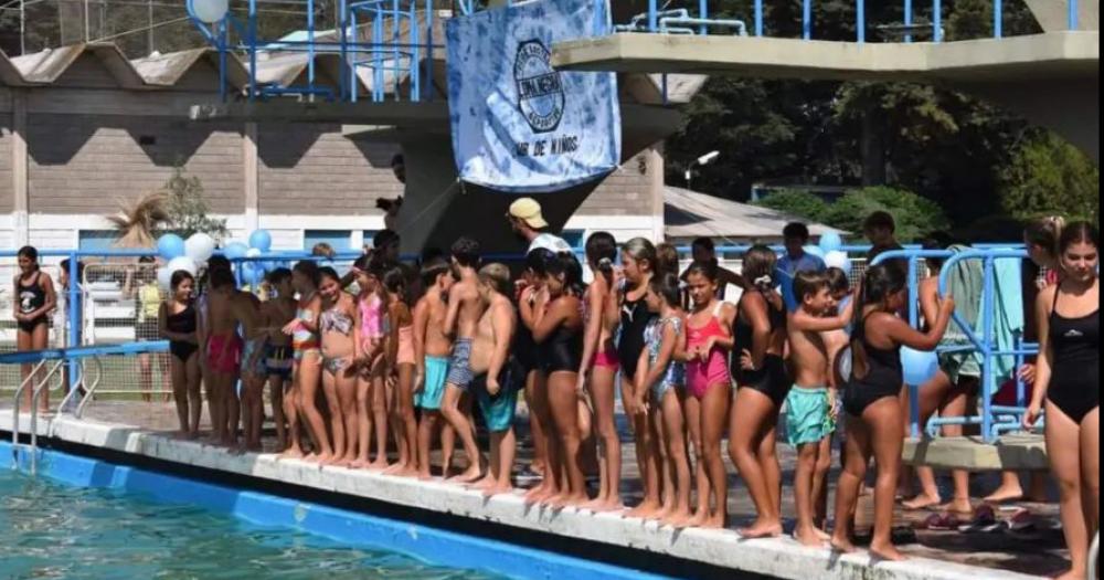 Loma Negra despidioacute el verano en la pileta