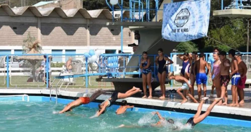 Loma Negra despidioacute el verano en la pileta