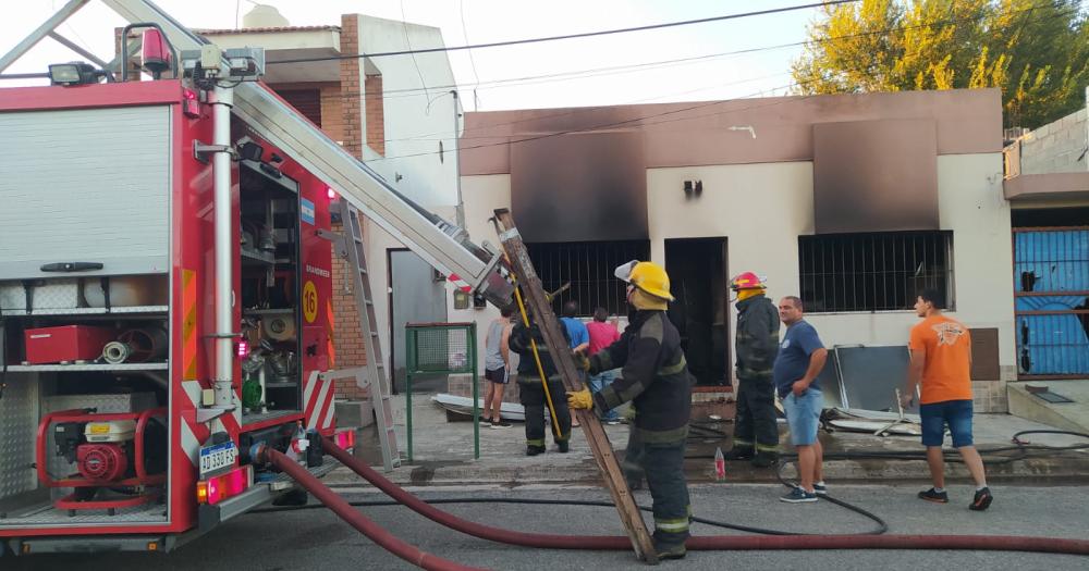 Se incendioacute una vivienda por la explosioacuten de una heladera