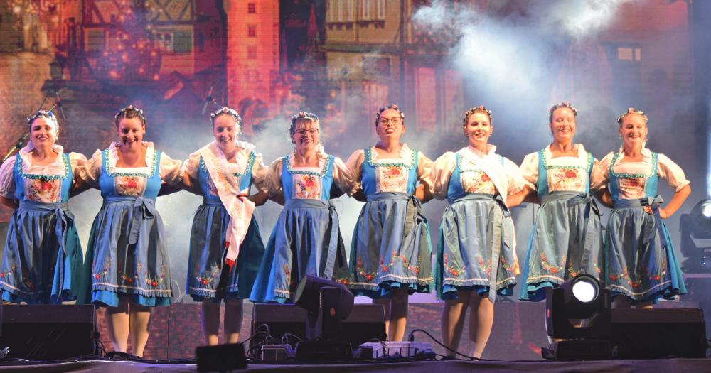 El ballet de danzas alemanas se presentoacute en la Fiesta Nacional de la Piedra Laja