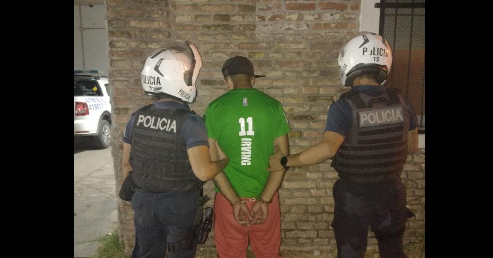 Barrio Pickelado- capturaron a un hombre que teniacutea orden de detencioacuten