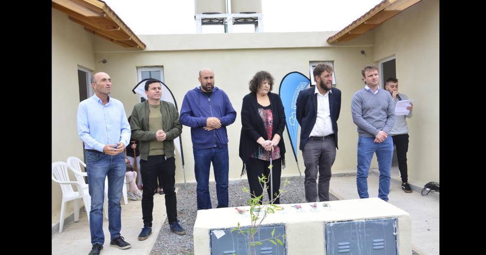 Seis familias ya tienen la llave de la casa propia en el barrio Educadores