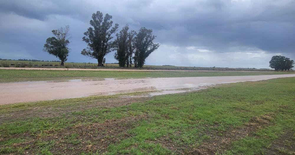 La lluvia obligoacute a postegar el arranque