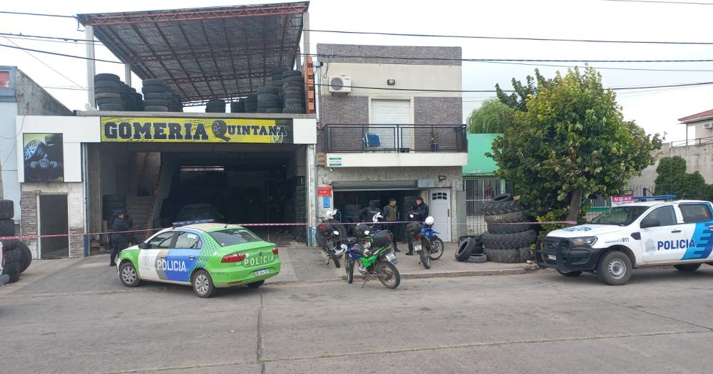 Secuestraron maacutes de mil cubiertas en la gomeriacutea que fue allanada