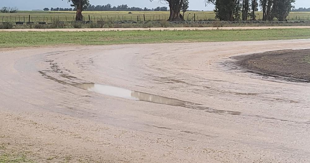 La lluvia obligoacute a postegar el arranque