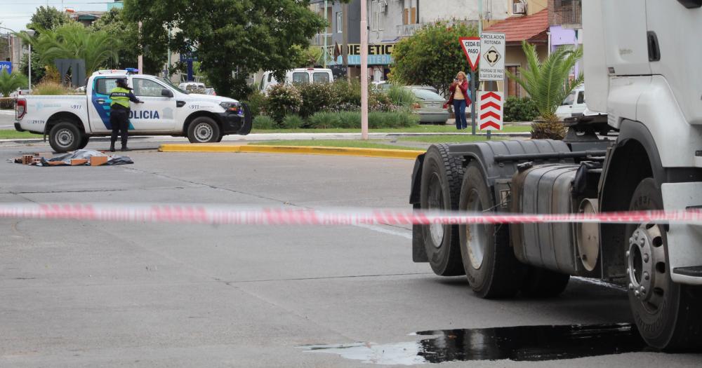 Un ciclista perdioacute la vida tras ser atropellado por un camioacuten