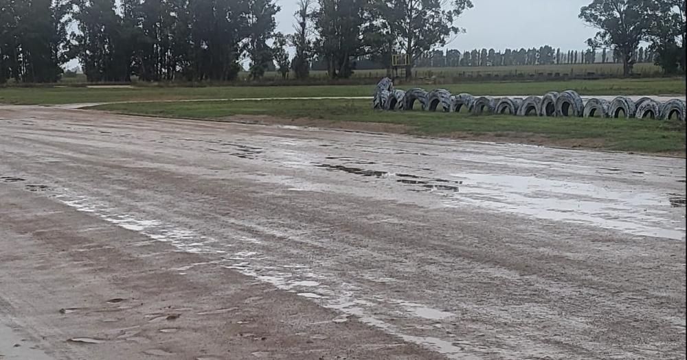 La lluvia obligoacute a postegar el arranque