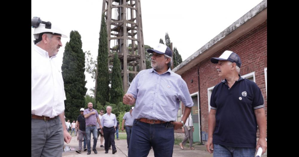 Correa visitoacute Fanazul y dijo que la Provincia acompantildea el proceso de reapertura