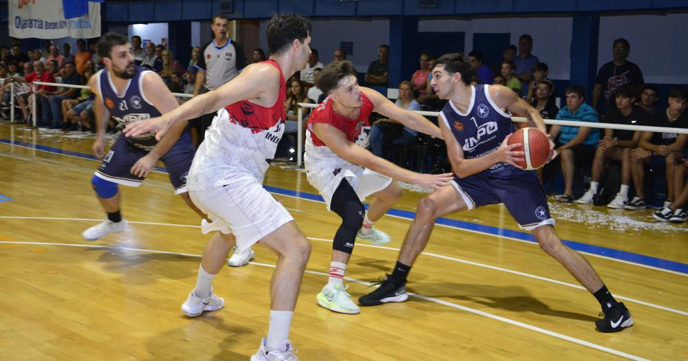 Quinto partido consecutivo para Racing en el gimnasio del Parque Olavarría