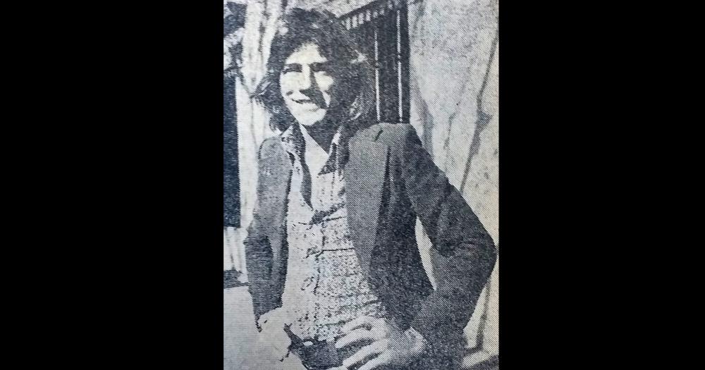 En 1973 el cantante Sergio Denis brindaba un recital en el gimnasio del Racing Atletic Club