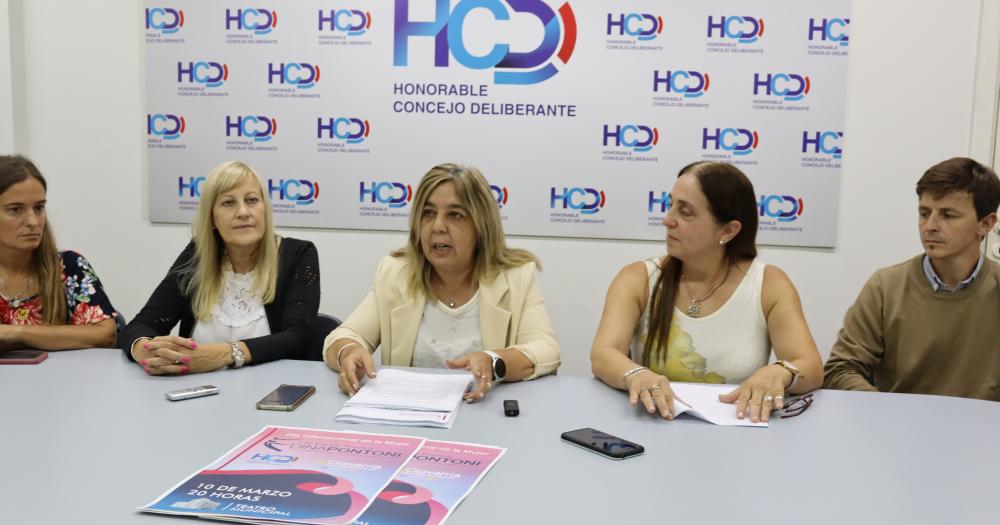 Uacuteltimos diacuteas para postular mujeres a los Premios Dina Pontoni y Florentina Goacutemez Miranda