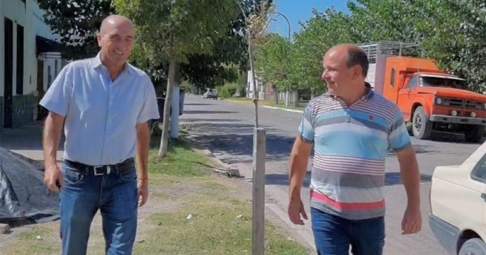 Eduardo Rodriacuteguez y Gastoacuten Sarachu estuvieron en Espigas con vecinos y productores rurales