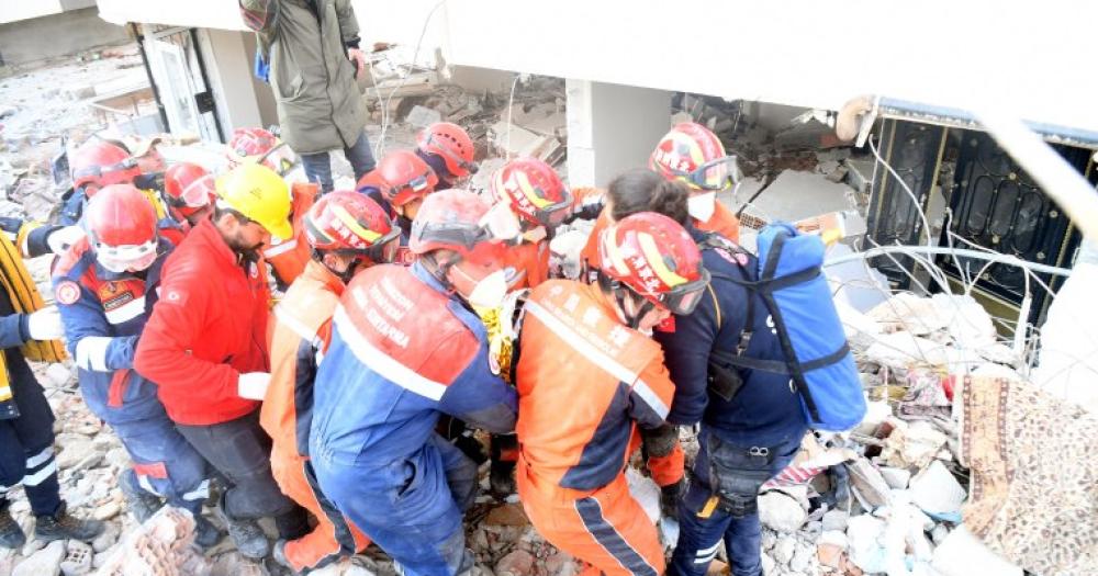 Un nuevo sismo en Turquiacutea dejoacute al menos una persona muerta